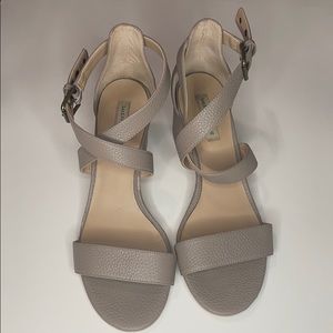 👠 SAKS FIFTH AVENUE HEELS